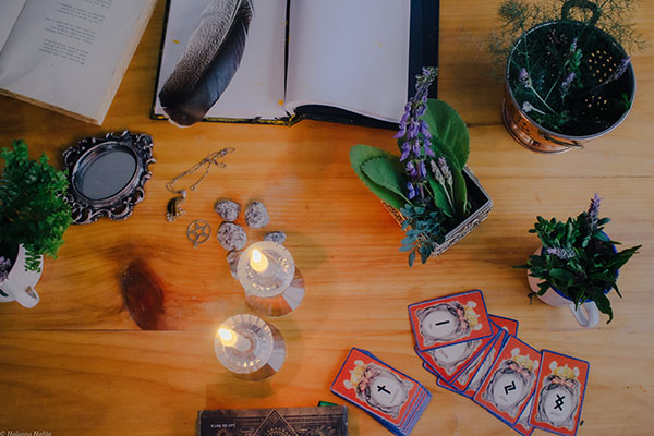 halanna-halila-diFvEMDkuzI-unsplash This and that display of goods
